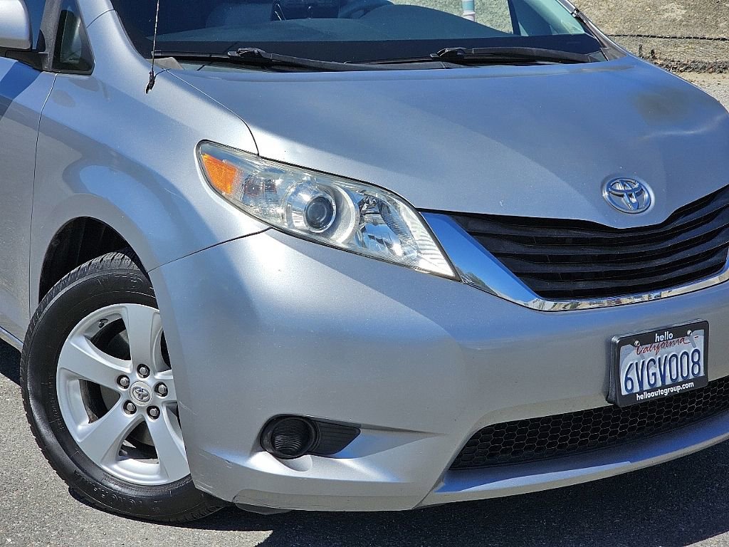 Used 2012 Toyota Sienna LE w/ Preferred Pkg image 6