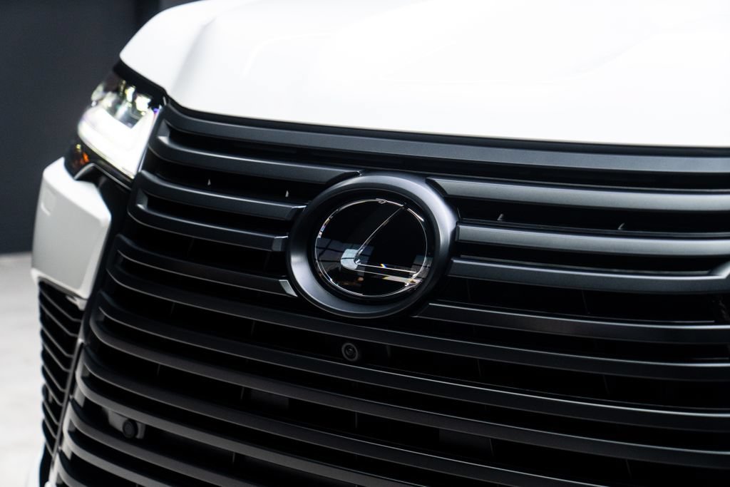 Used 2025 Lexus LX 600 4WD w/ Appearance Package image 5