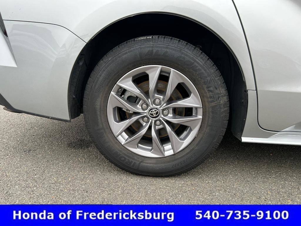 Used 2024 Toyota Sienna XLE image 14