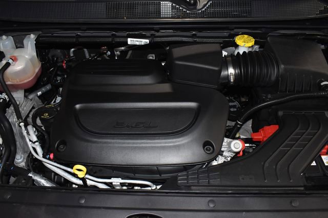 Certified 2025 Chrysler Pacifica Select image 10