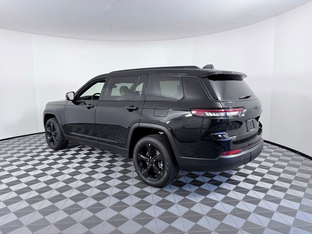 Used 2025 Jeep Grand Cherokee L Limited w/ Black Appearance Package image 5