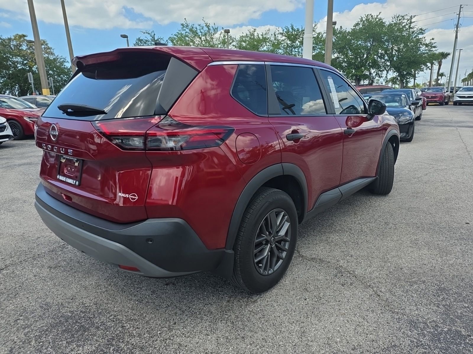 Used 2023 Nissan Rogue S image 9