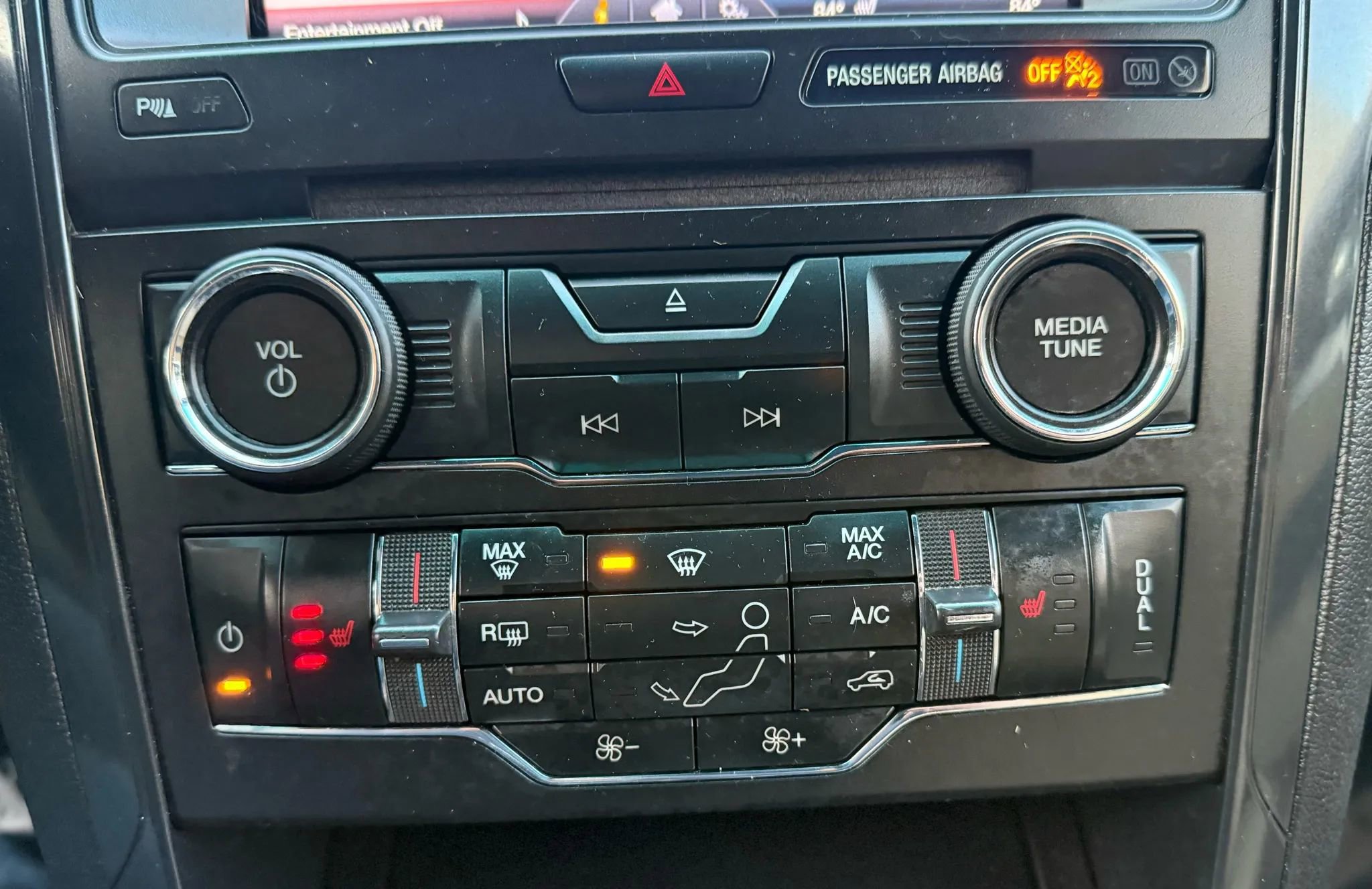 Used 2016 Ford Explorer XLT w/ Equipment Group 202A image 18