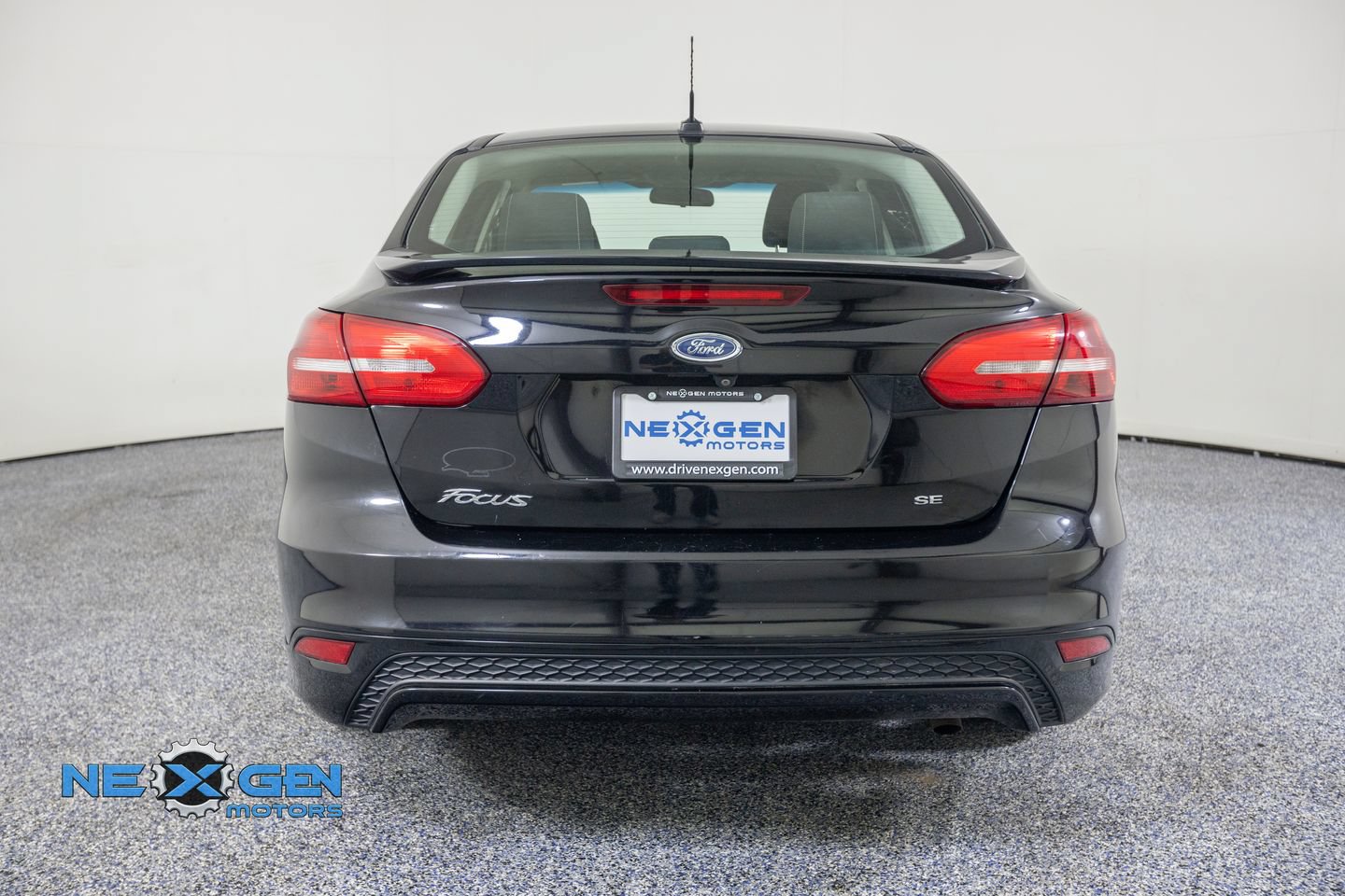 Used 2017 Ford Focus SE w/ SE Sport Package FWD image 6