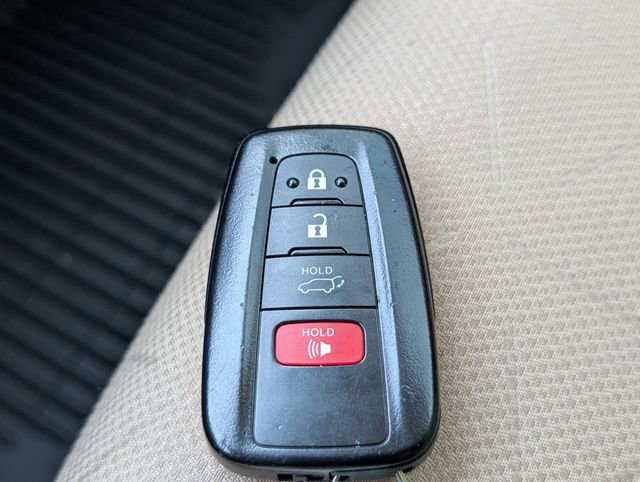 Used 2025 Toyota RAV4 XLE w/ Convenience Package image 27