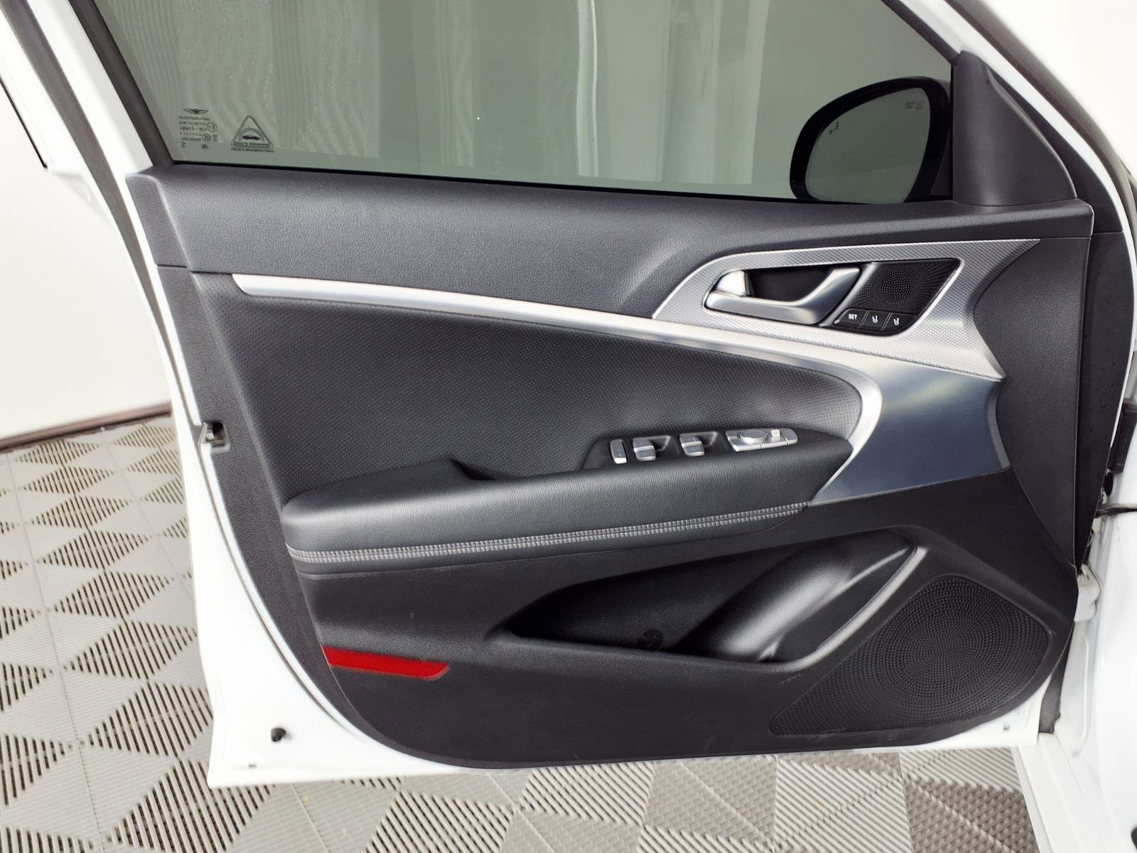 Certified 2022 Genesis G70 3.3T image 16