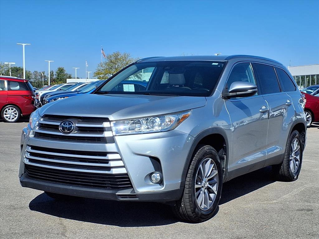 Used 2019 Toyota Highlander XLE image 2