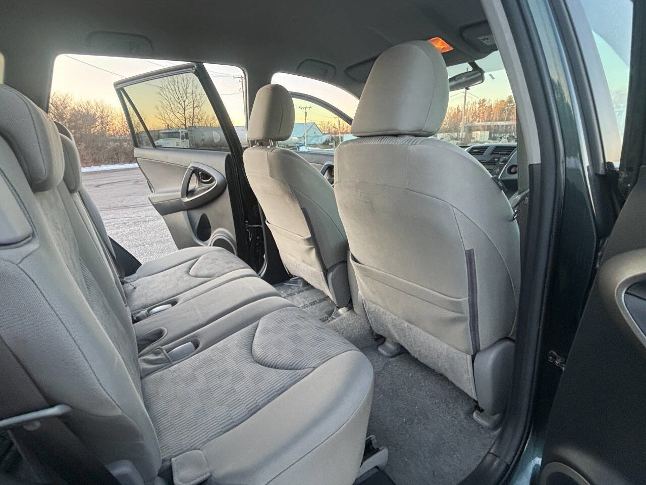 Used 2010 Toyota RAV4 4WD w/ Base L4 Extra Value Pkg image 16