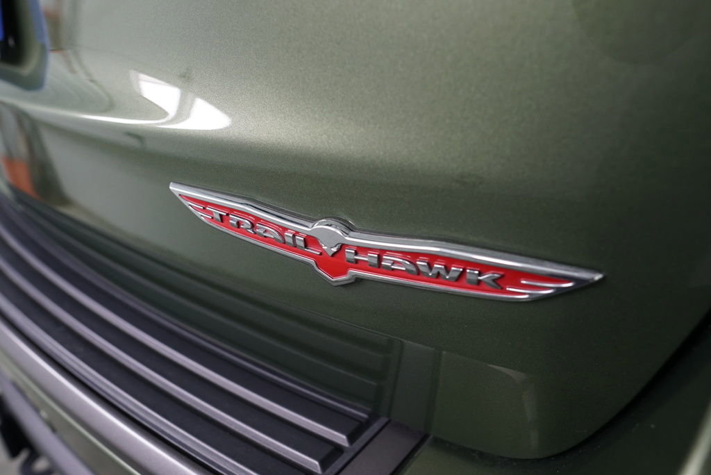 Used 2021 Jeep Grand Cherokee Trailhawk w/ Trailhawk Luxury Group image 14