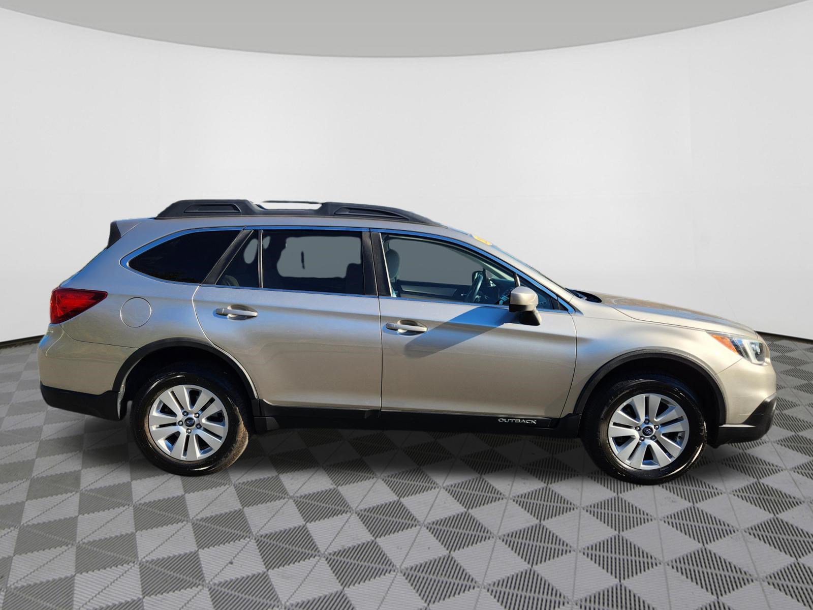 Used 2017 Subaru Outback 2.5i Premium AWD/4WD image 6