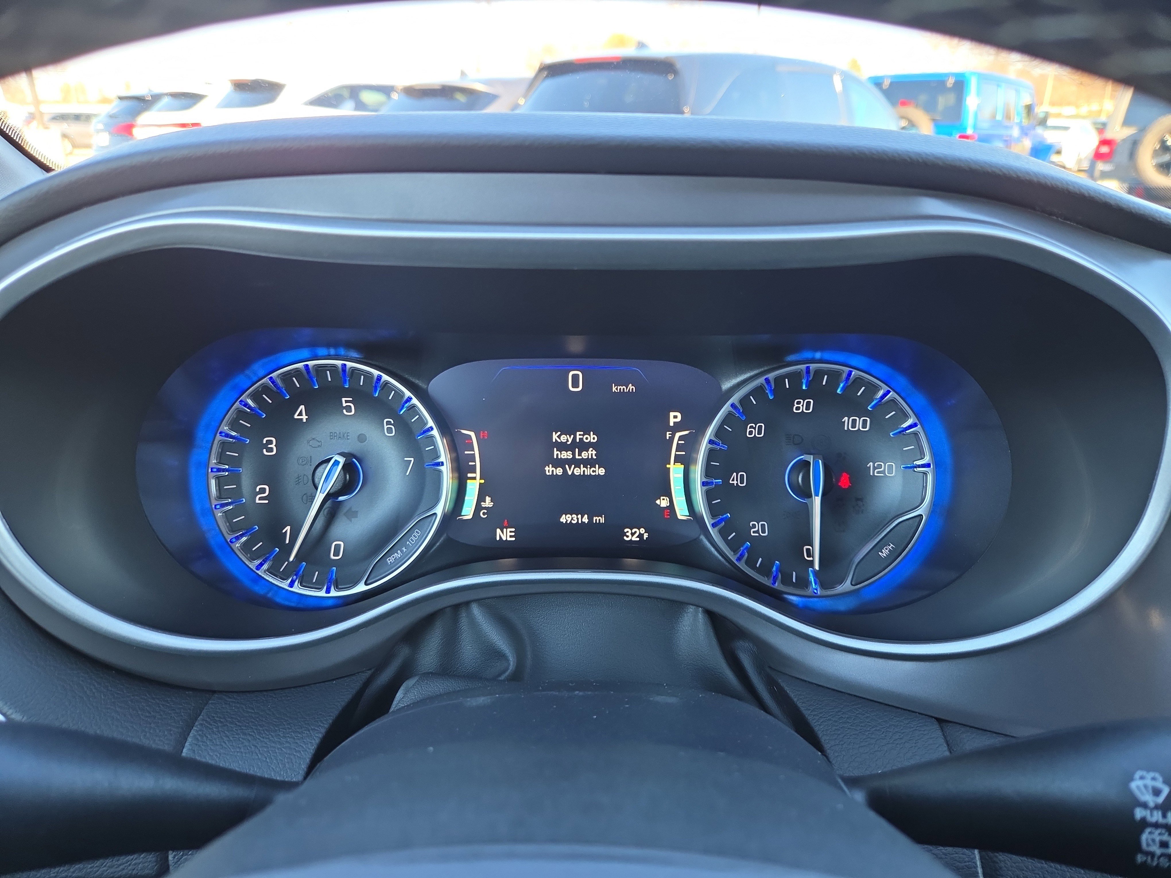 Used 2025 Chrysler Pacifica Select image 12