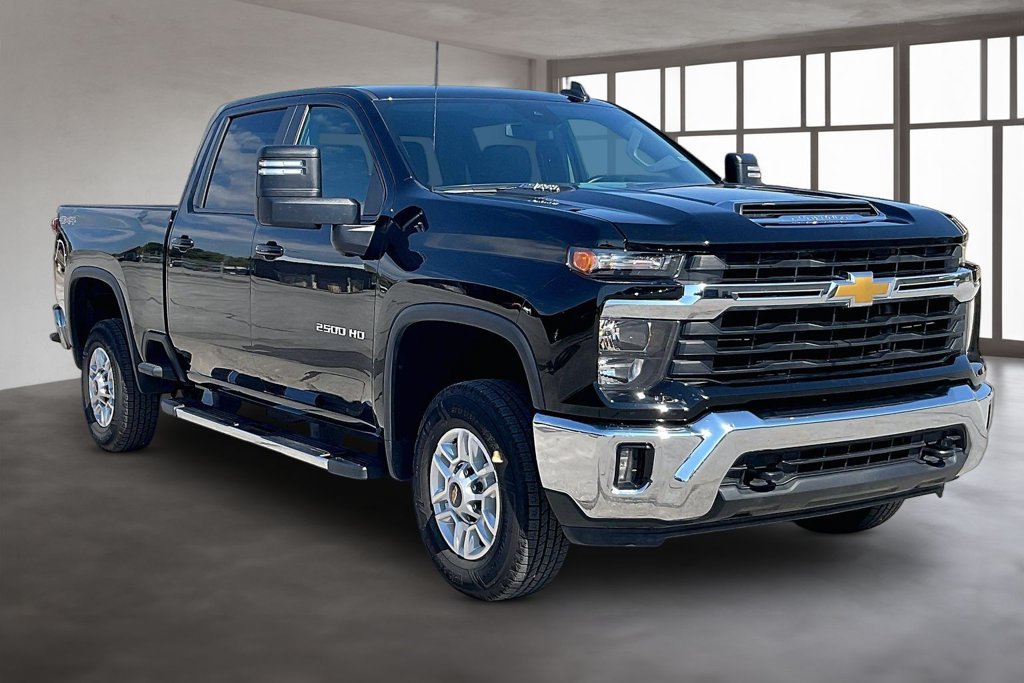 Used 2025 Chevrolet Silverado 2500 LT w/ Convenience Package AWD/4WD image 3