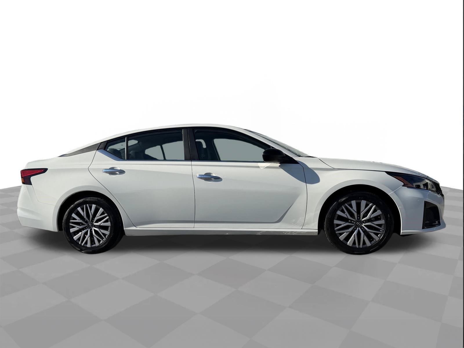 Used 2025 Nissan Altima 2.5 SV FWD image 6