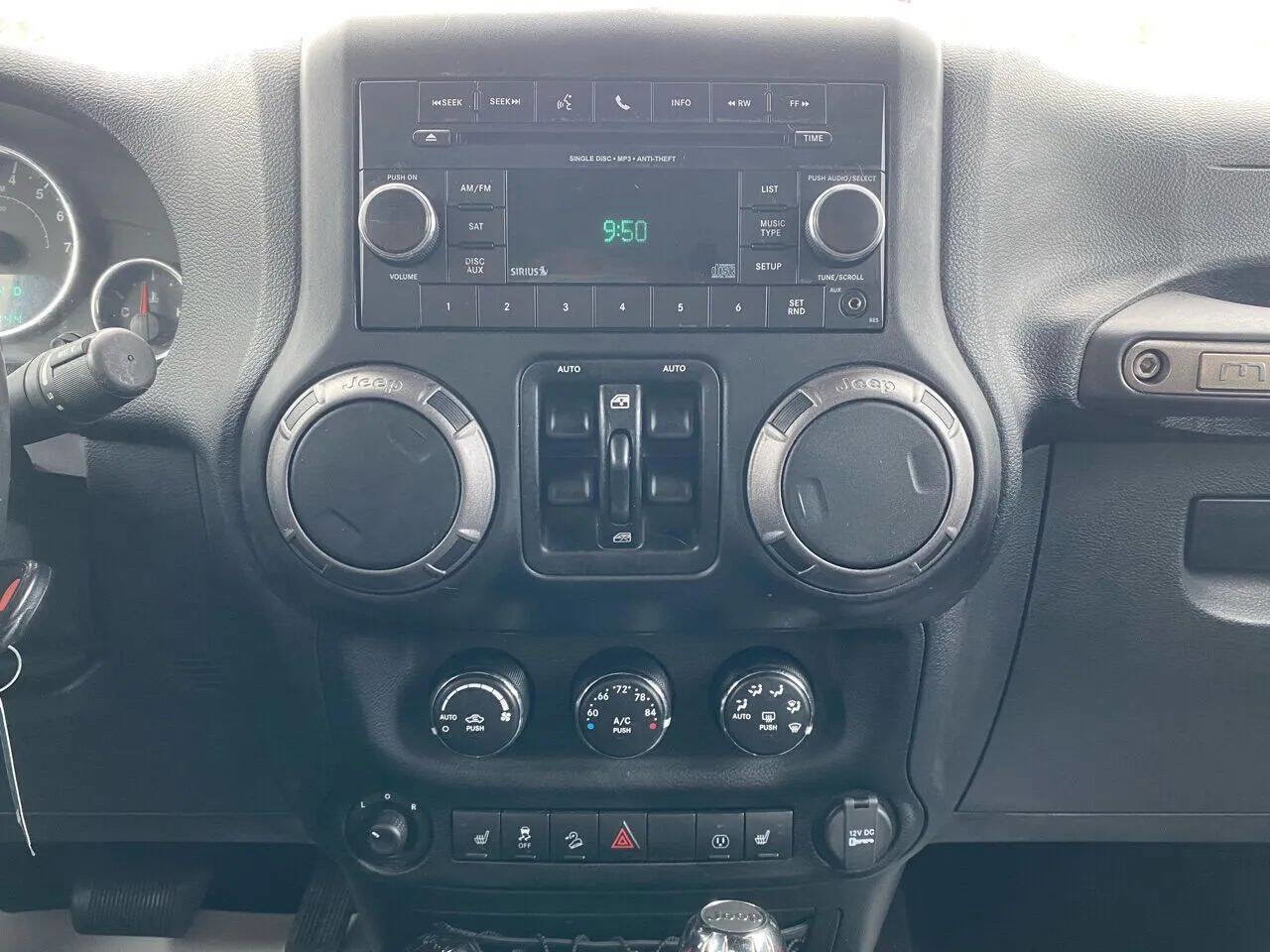 Used 2013 Jeep Wrangler Unlimited Sahara image 20