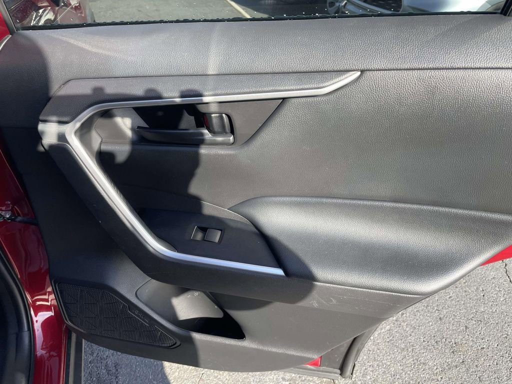 Used 2022 Toyota RAV4 LE image 40