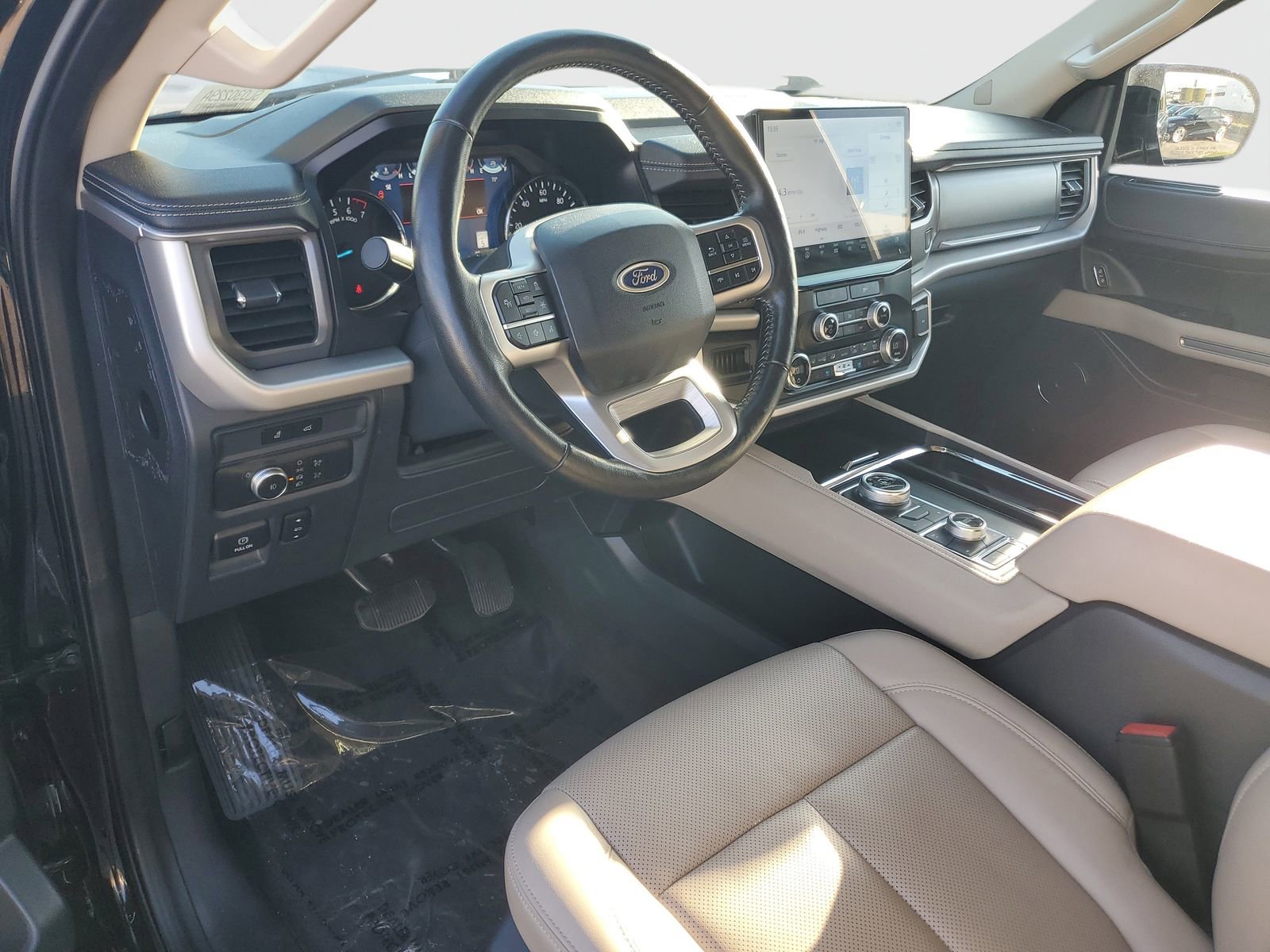 Used 2022 Ford Expedition XLT image 19