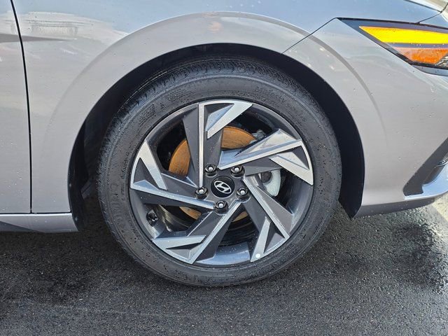 Certified 2025 Hyundai Elantra Sport image 8