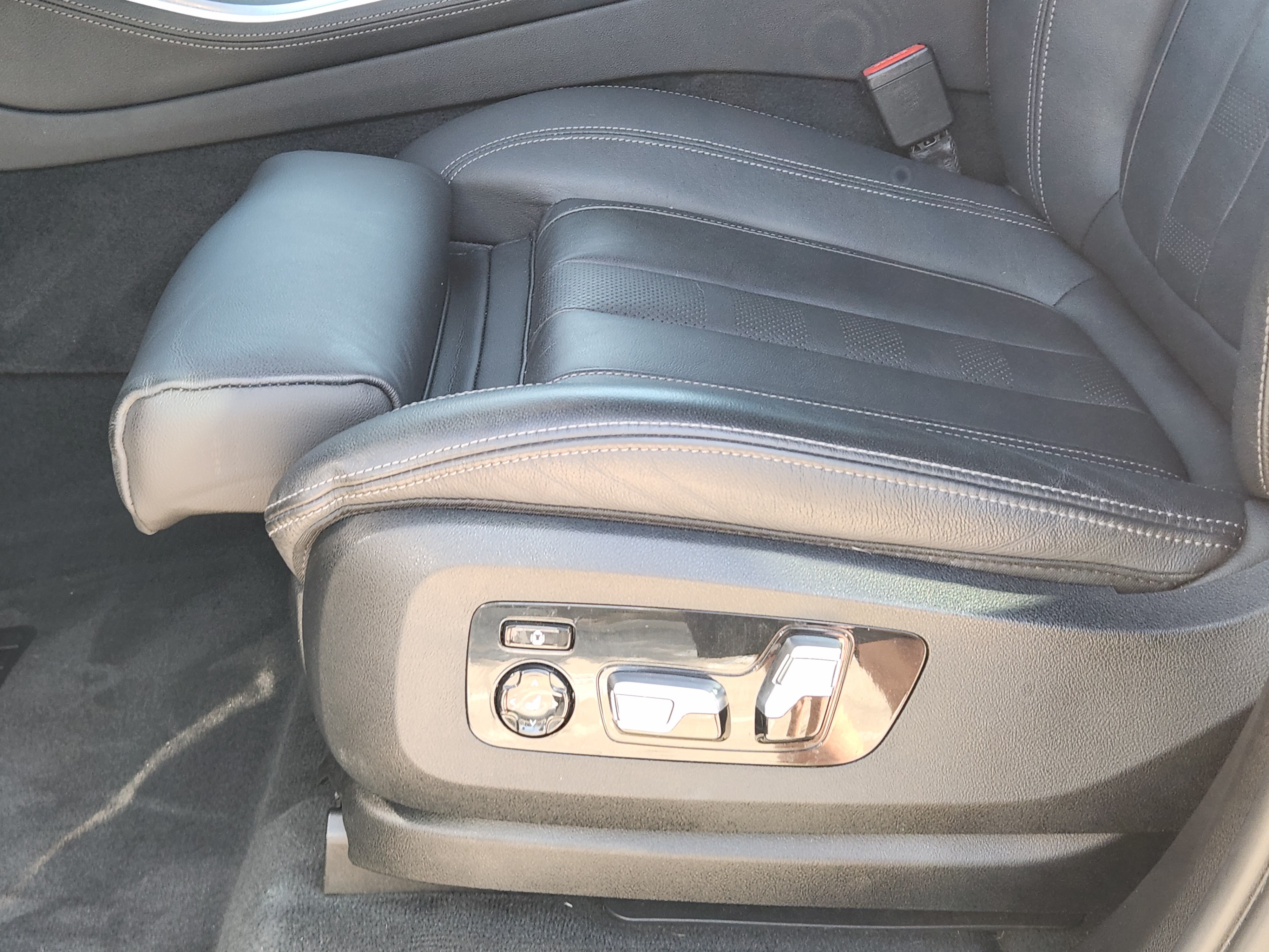 Used 2022 BMW X5 xDrive40i w/ M Sport Package AWD/4WD image 29