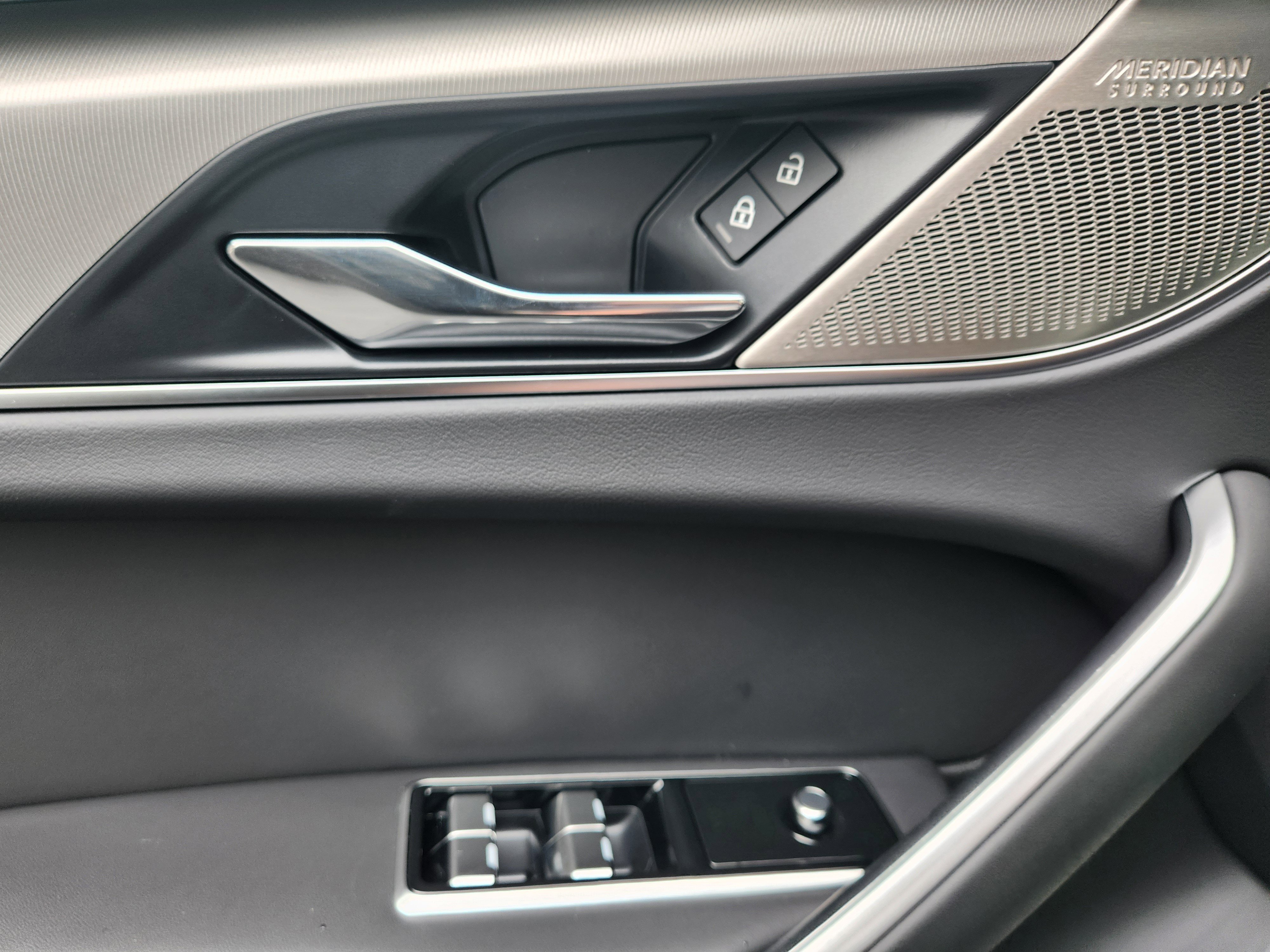 New 2026 Jaguar F-PACE R-Dynamic S image 13