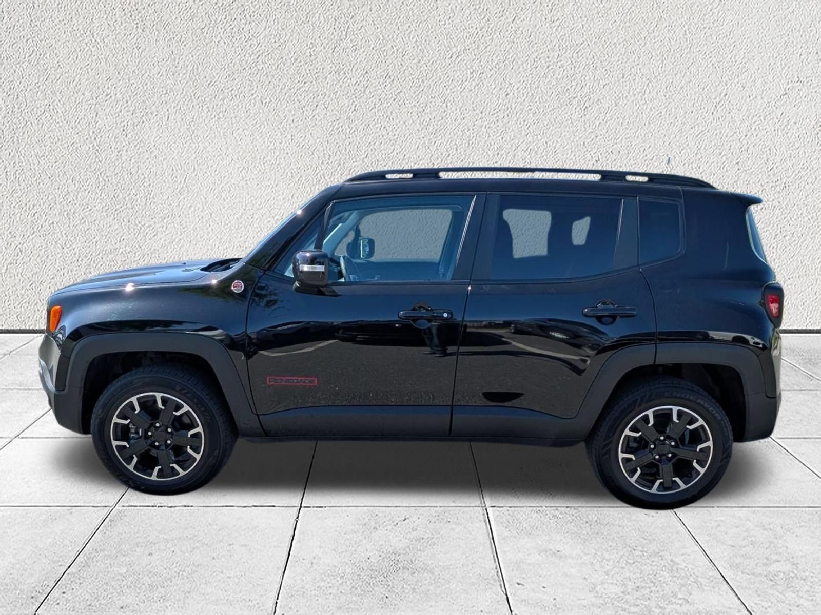 Used 2023 Jeep Renegade Trailhawk AWD/4WD image 6