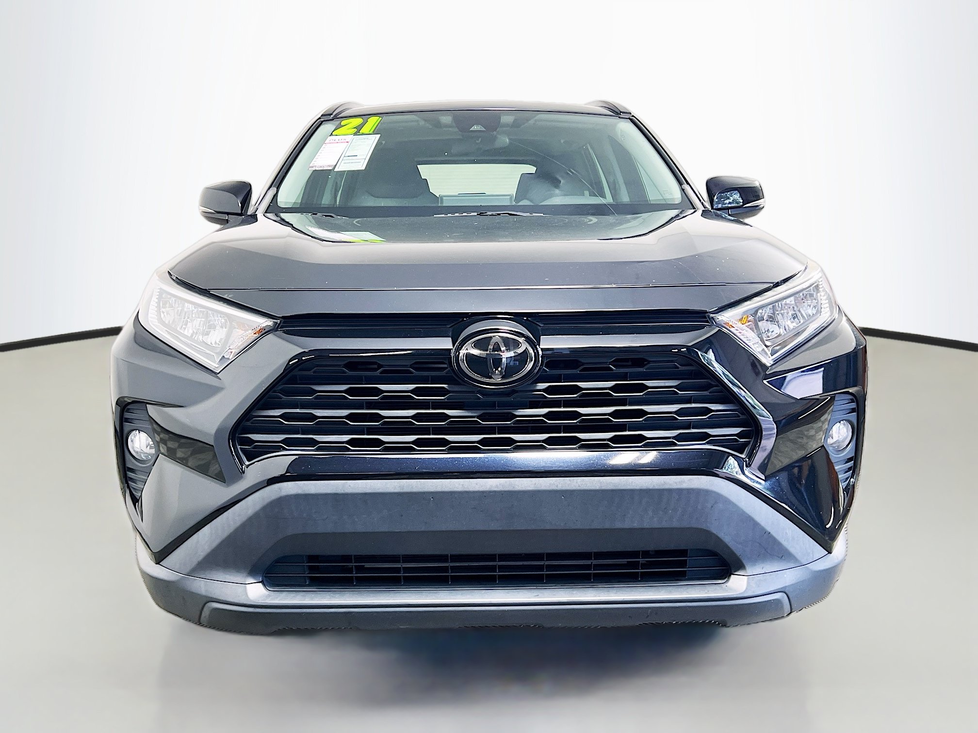 Used 2021 Toyota RAV4 XLE w/ Convenience Package FWD image 11