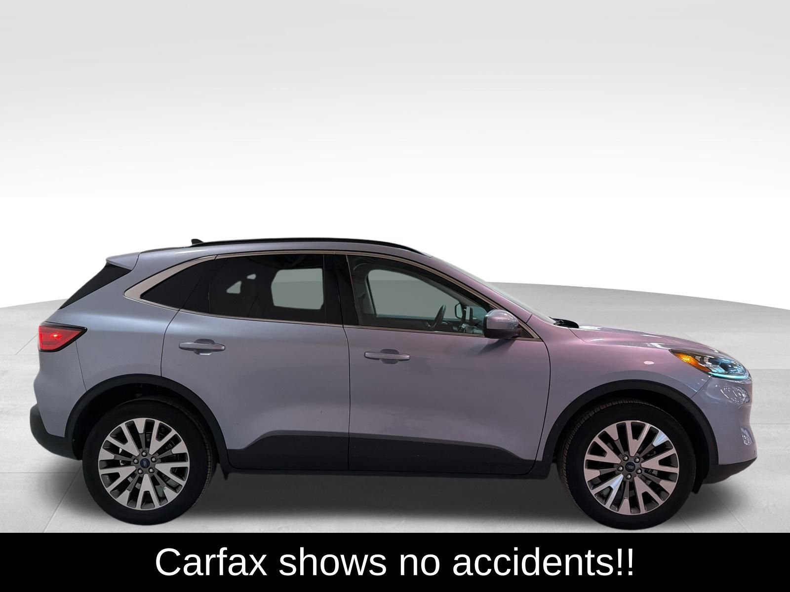 Used 2022 Ford Escape Titanium image 2