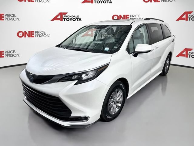 Certified 2024 Toyota Sienna XLE FWD image 4