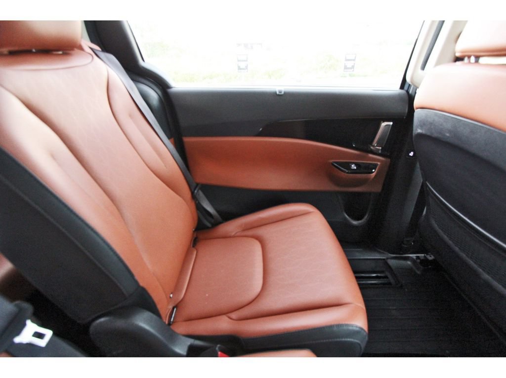 Used 2023 Kia Carnival SX FWD image 12