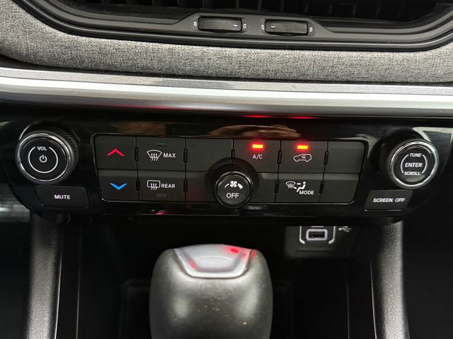 Used 2024 Jeep Compass Latitude image 18