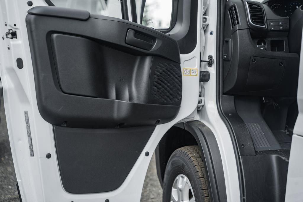 New 2025 RAM ProMaster 2500 w/ Quick Order Package 22G SLT image 33