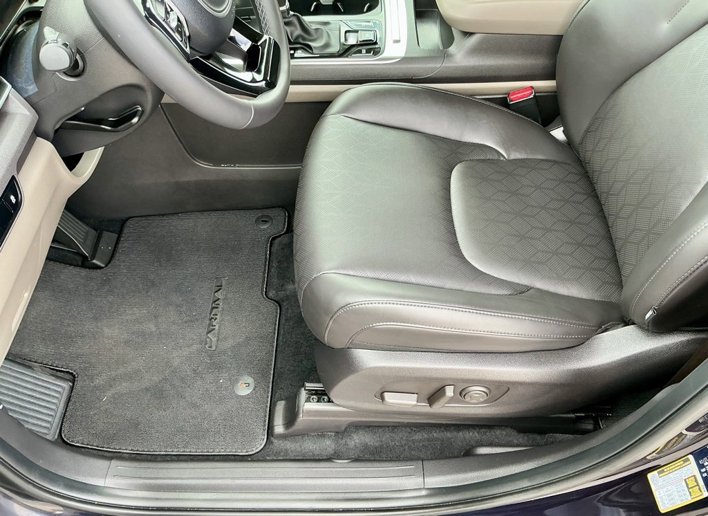 Used 2025 Kia Carnival EX image 41