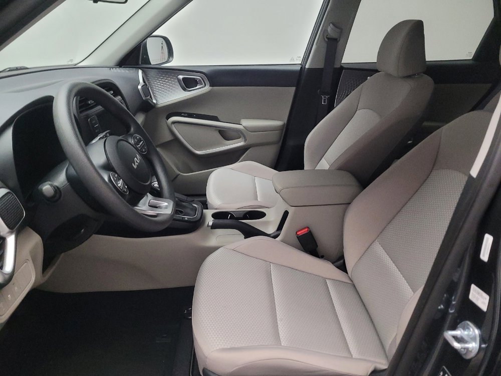 Used 2025 Kia Soul LX FWD image 17