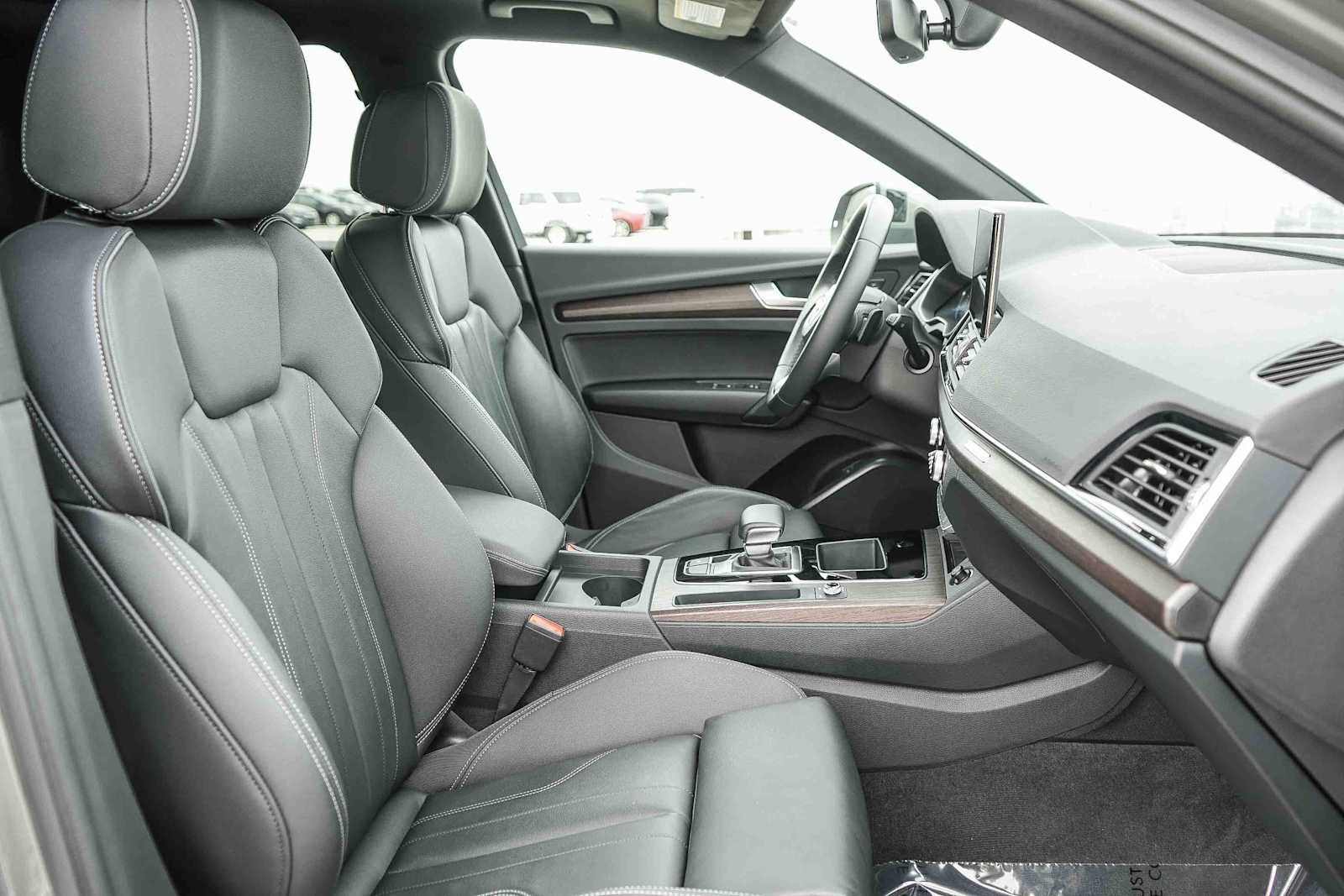 Used 2023 Audi Q5 2.0T Premium w/ Convenience Package image 24