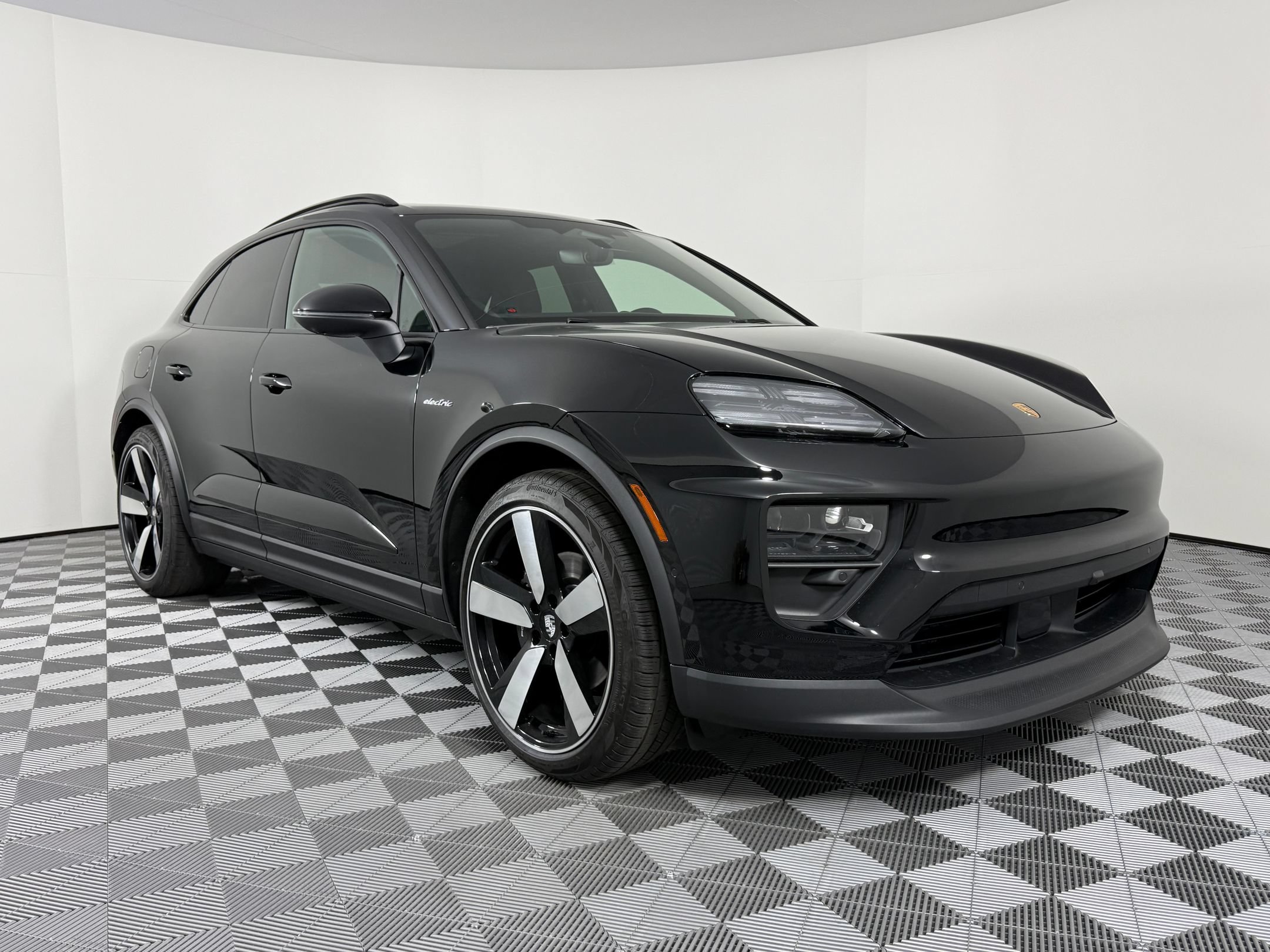 Certified 2026 Porsche Macan Electric RWD image 7
