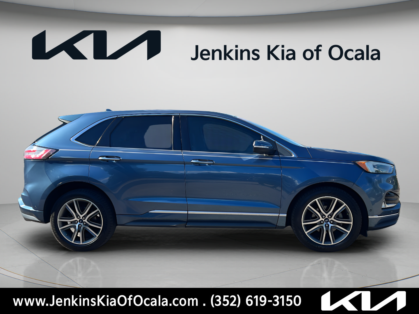 Used 2019 Ford Edge Titanium w/ Equipment Group 301A FWD image 2