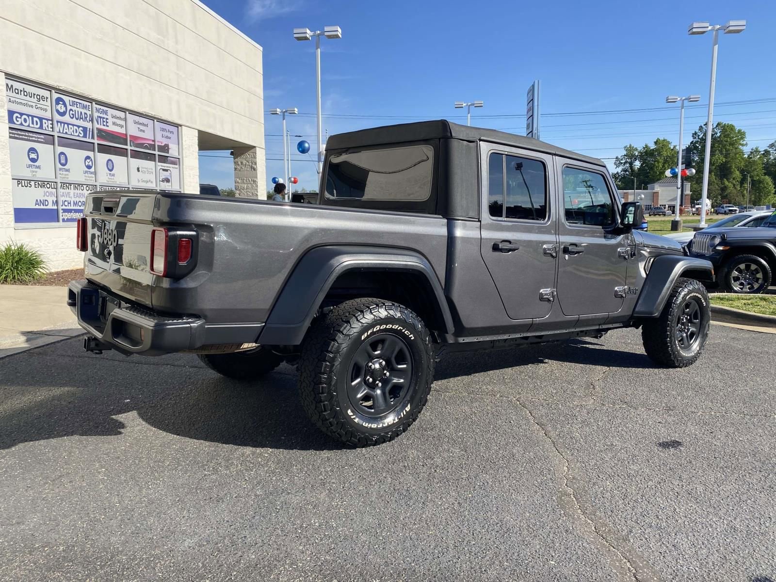 Used 2021 Jeep Gladiator Sport image 7