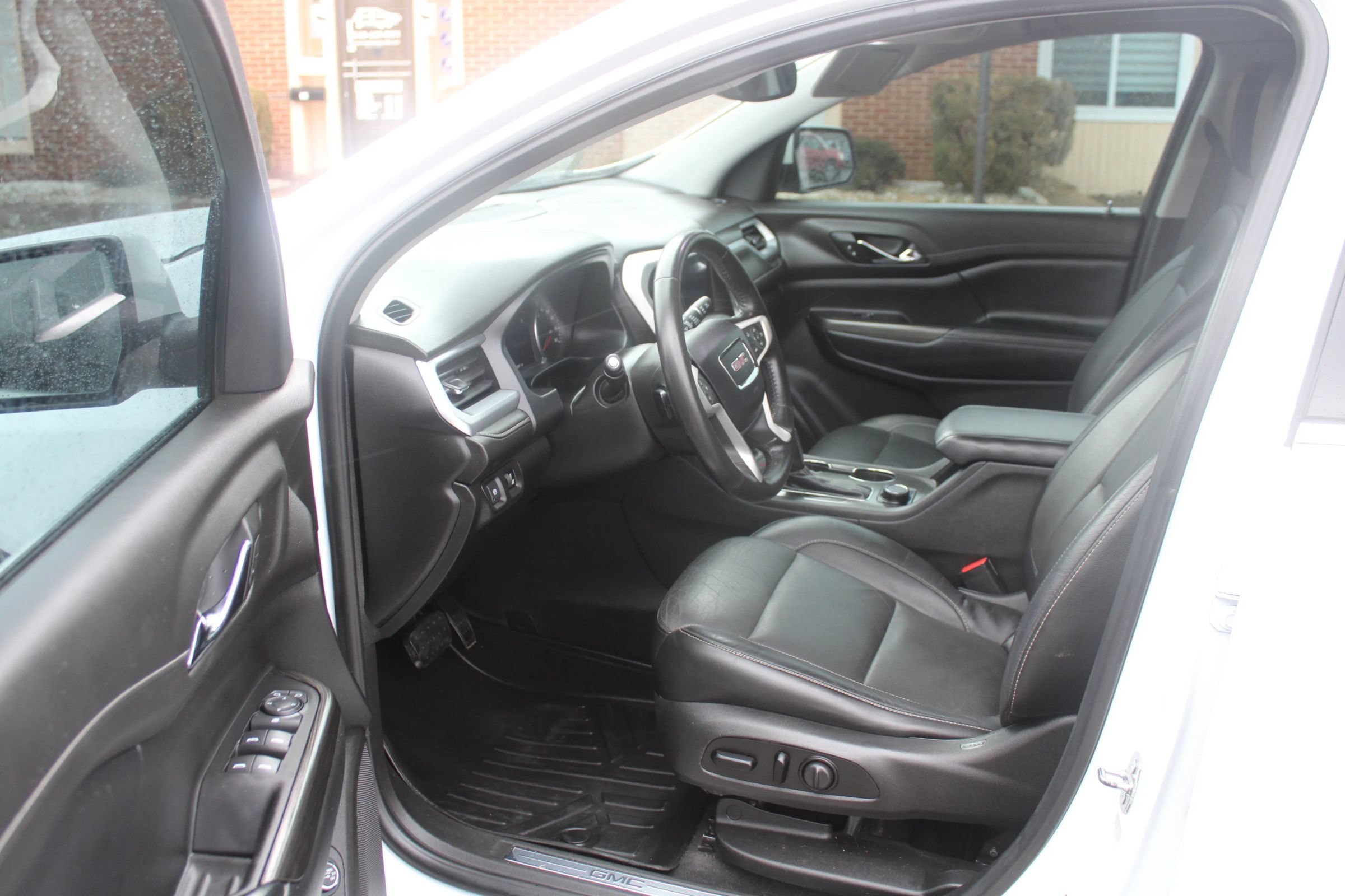 Used 2019 GMC Acadia SLT FWD image 8