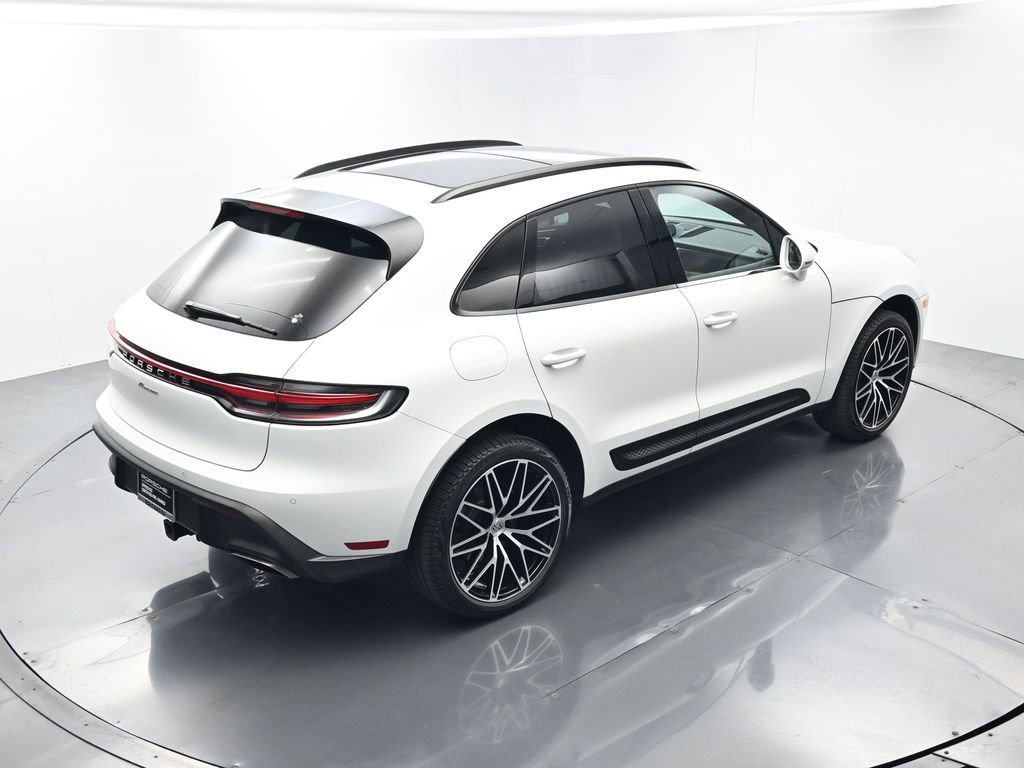 Certified 2025 Porsche Macan AWD/4WD image 41