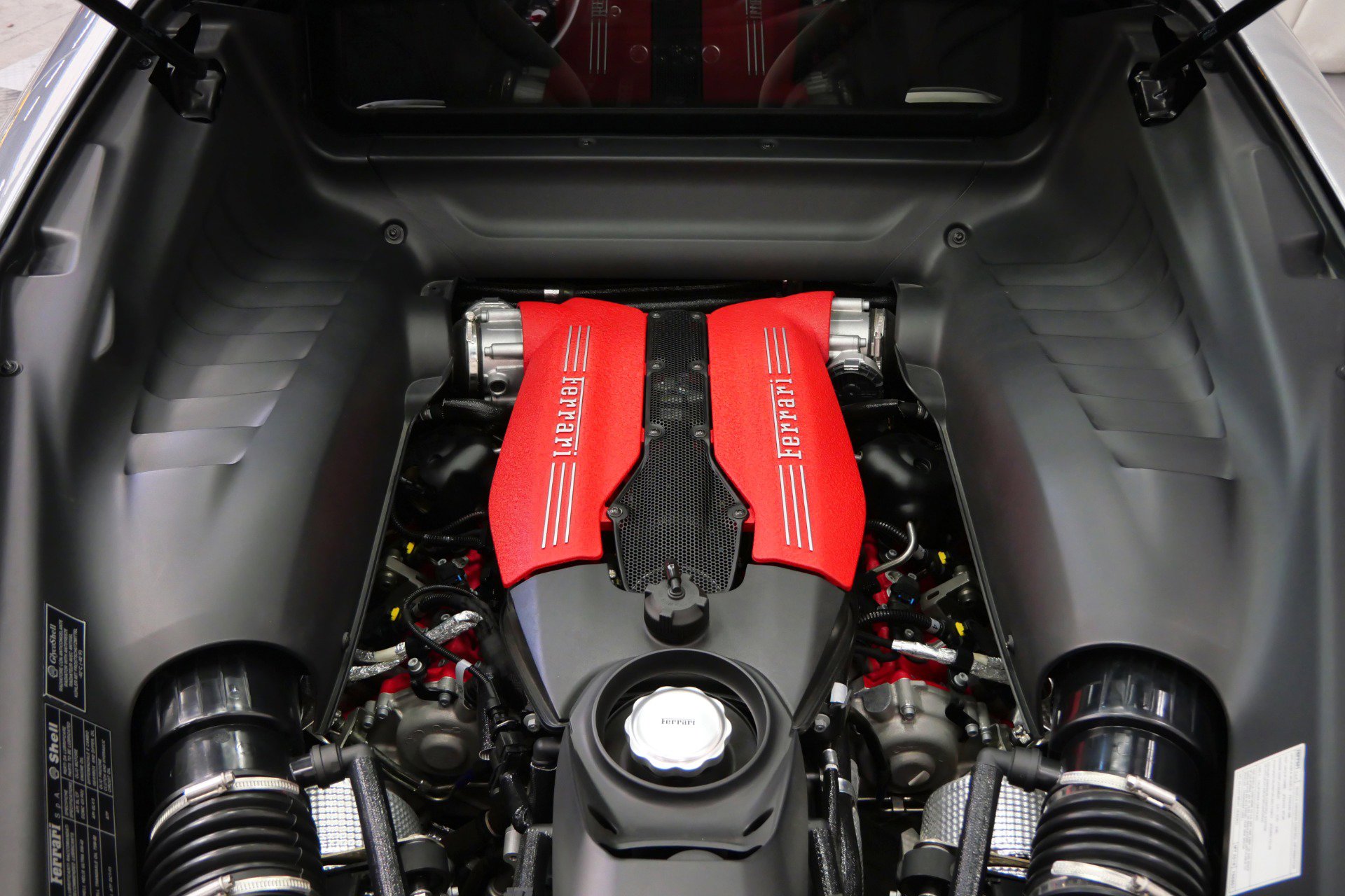 Used 2018 Ferrari 488 GTB image 12