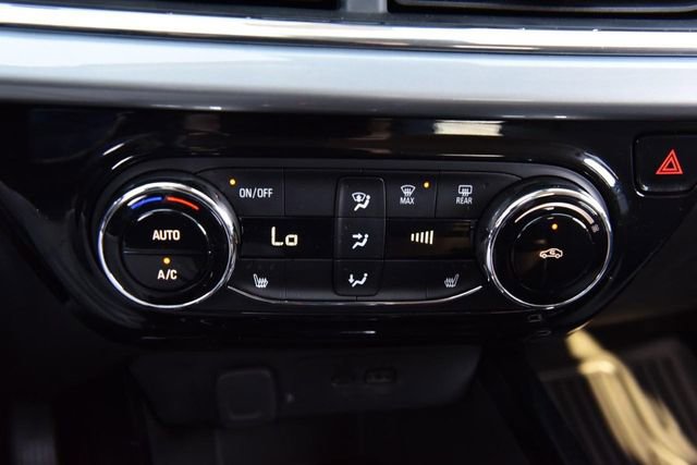 Used 2025 Chevrolet Trax LT w/ LT Convenience Package image 13