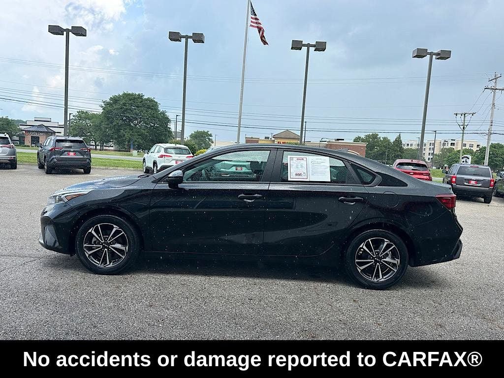 Used 2024 Kia Forte LXS FWD image 2