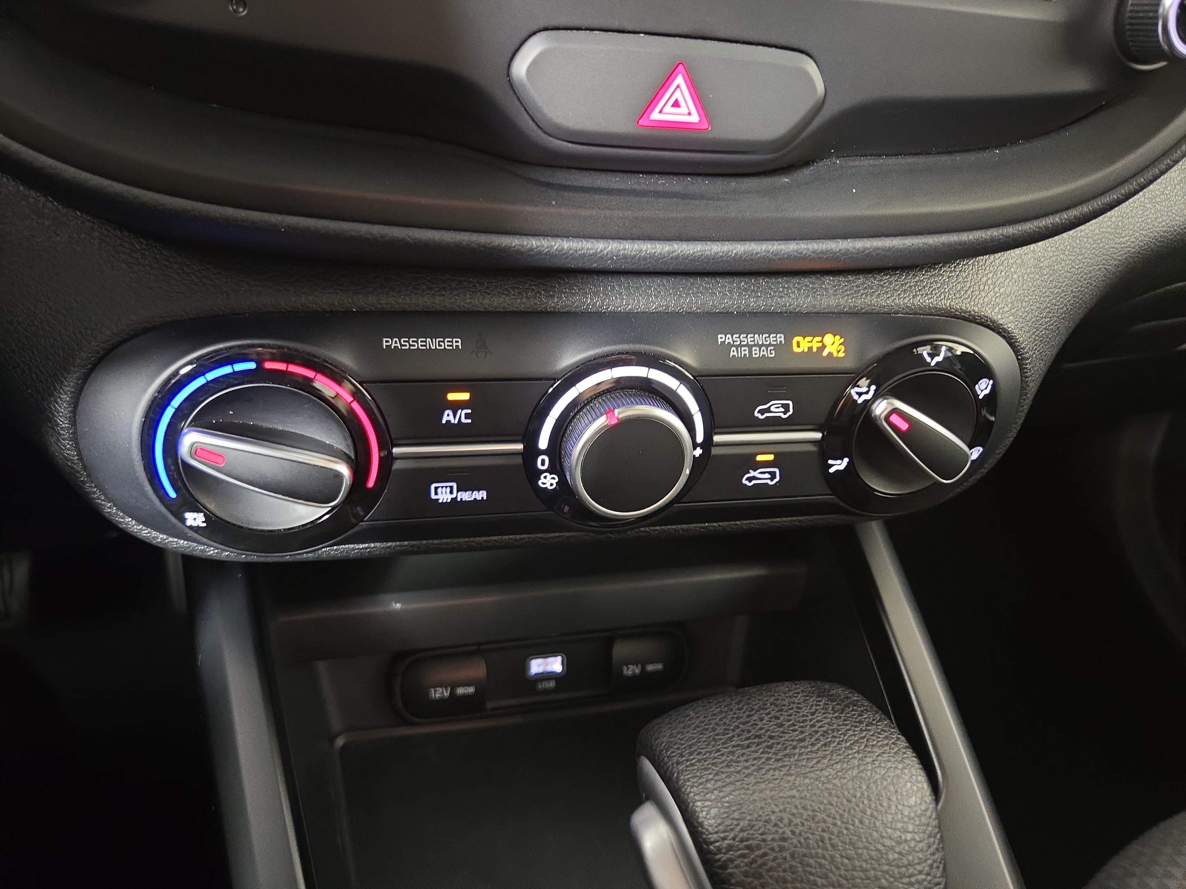 Used 2025 Kia Soul LX w/ LX Technology Package FWD image 24