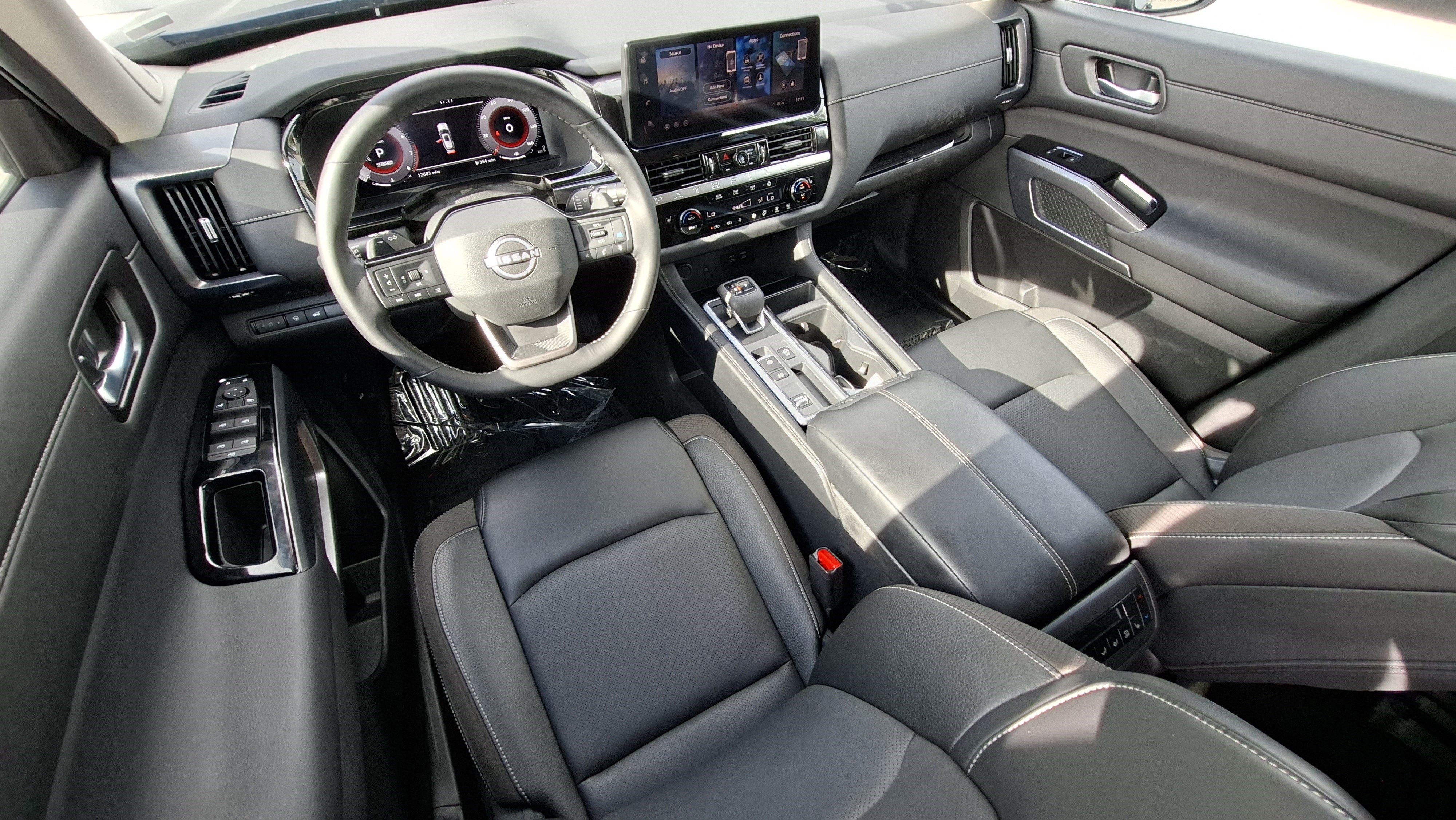 Used 2026 Nissan Pathfinder SL w/ SL Premium Package FWD image 19