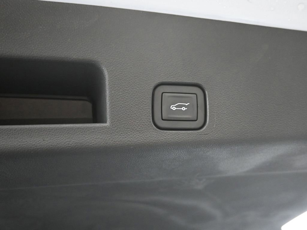 New 2026 Chevrolet Traverse High Country w/ LPO, Floor Liner Package AWD/4WD image 12