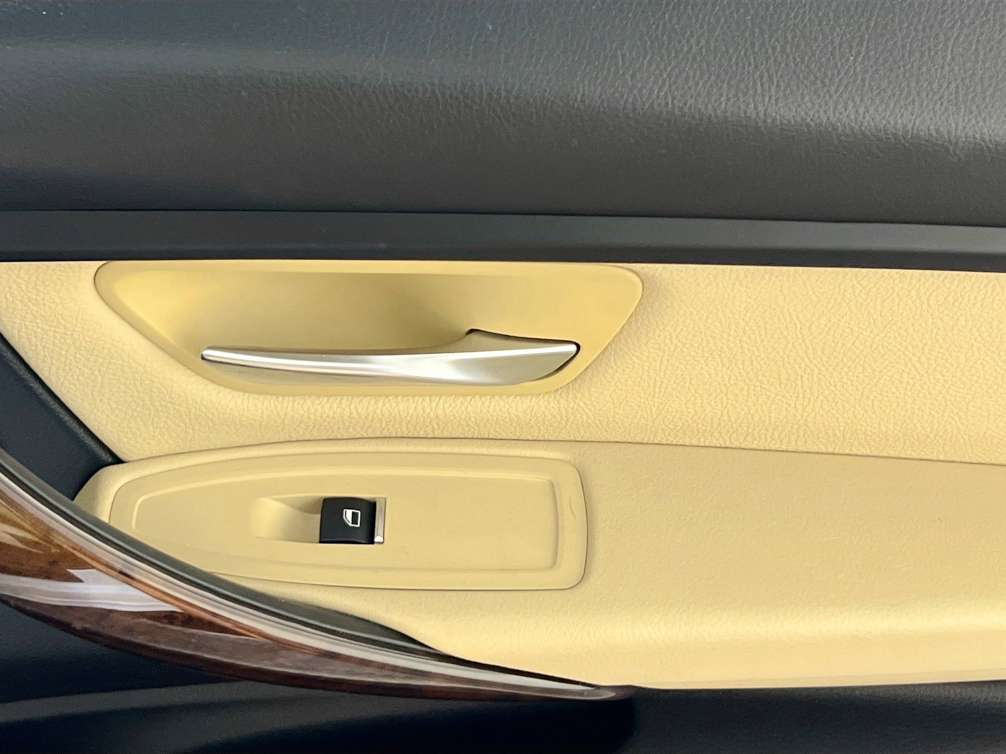 Used 2018 BMW 320i Sedan image 32