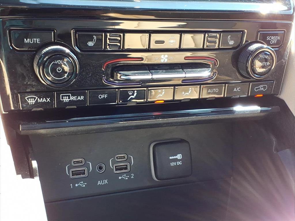 Used 2023 Jeep Grand Cherokee Limited image 24