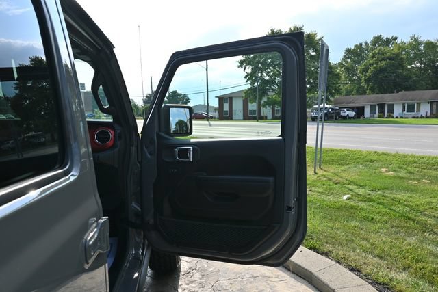 Used 2021 Jeep Gladiator Rubicon w/ Cold Weather Group AWD/4WD image 13