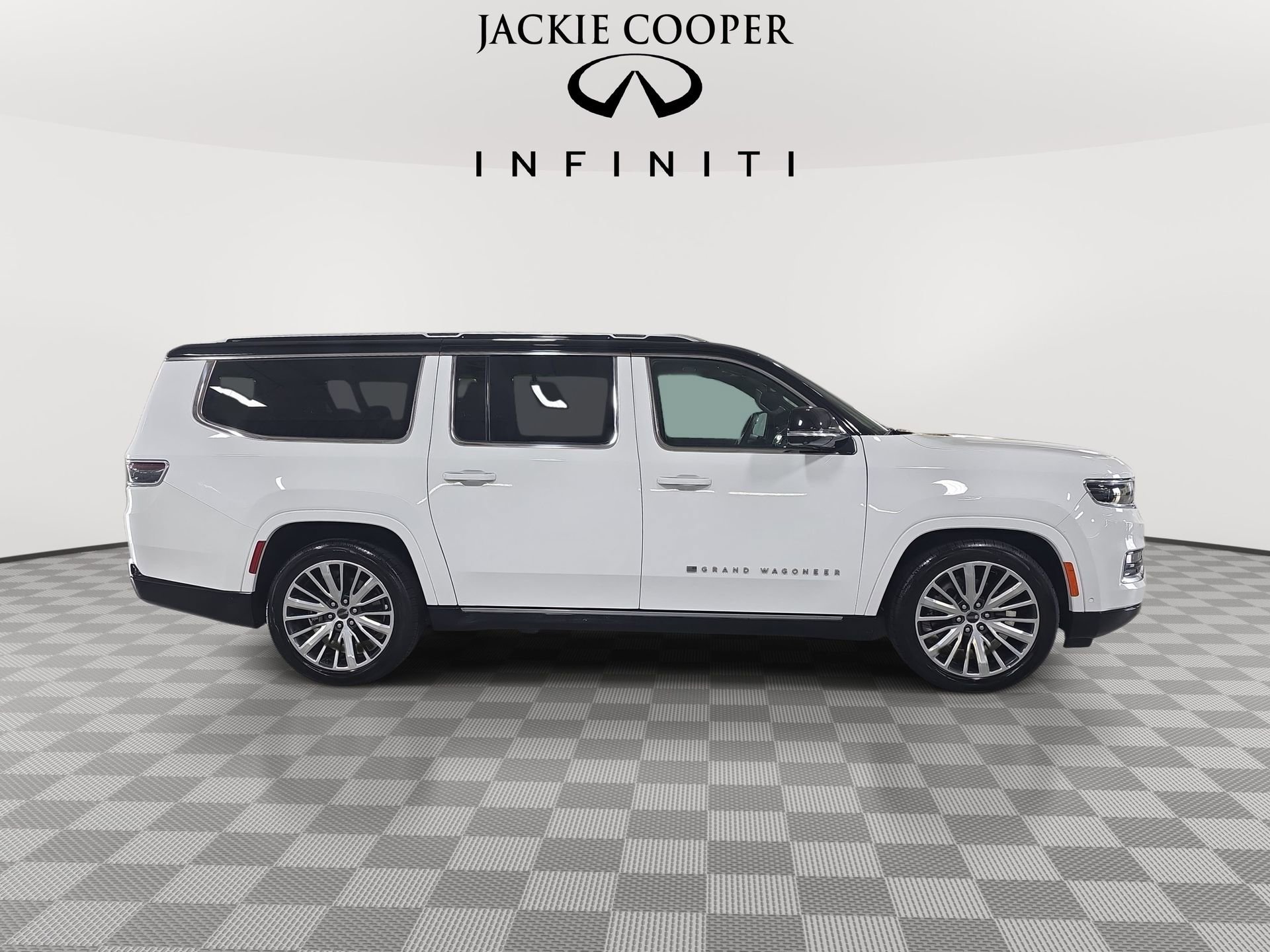 Used 2024 Jeep Grand Wagoneer L Series III image 4