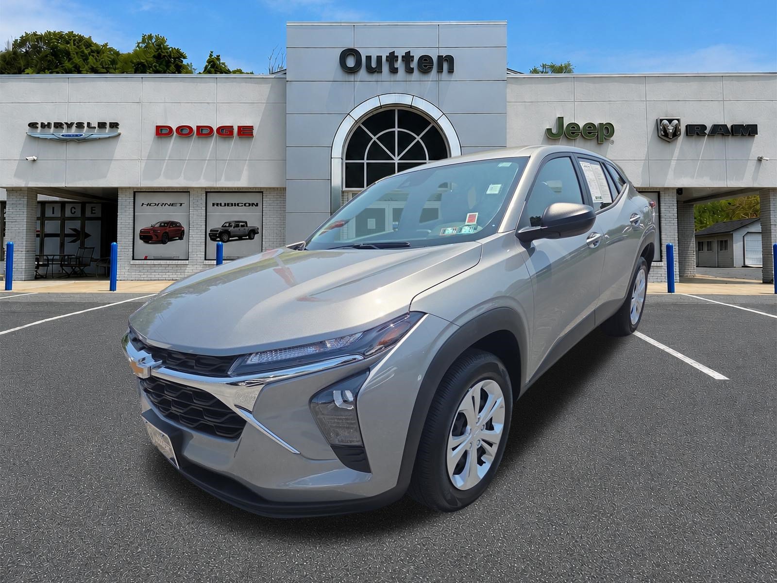 Used 2025 Chevrolet Trax LS FWD image 8