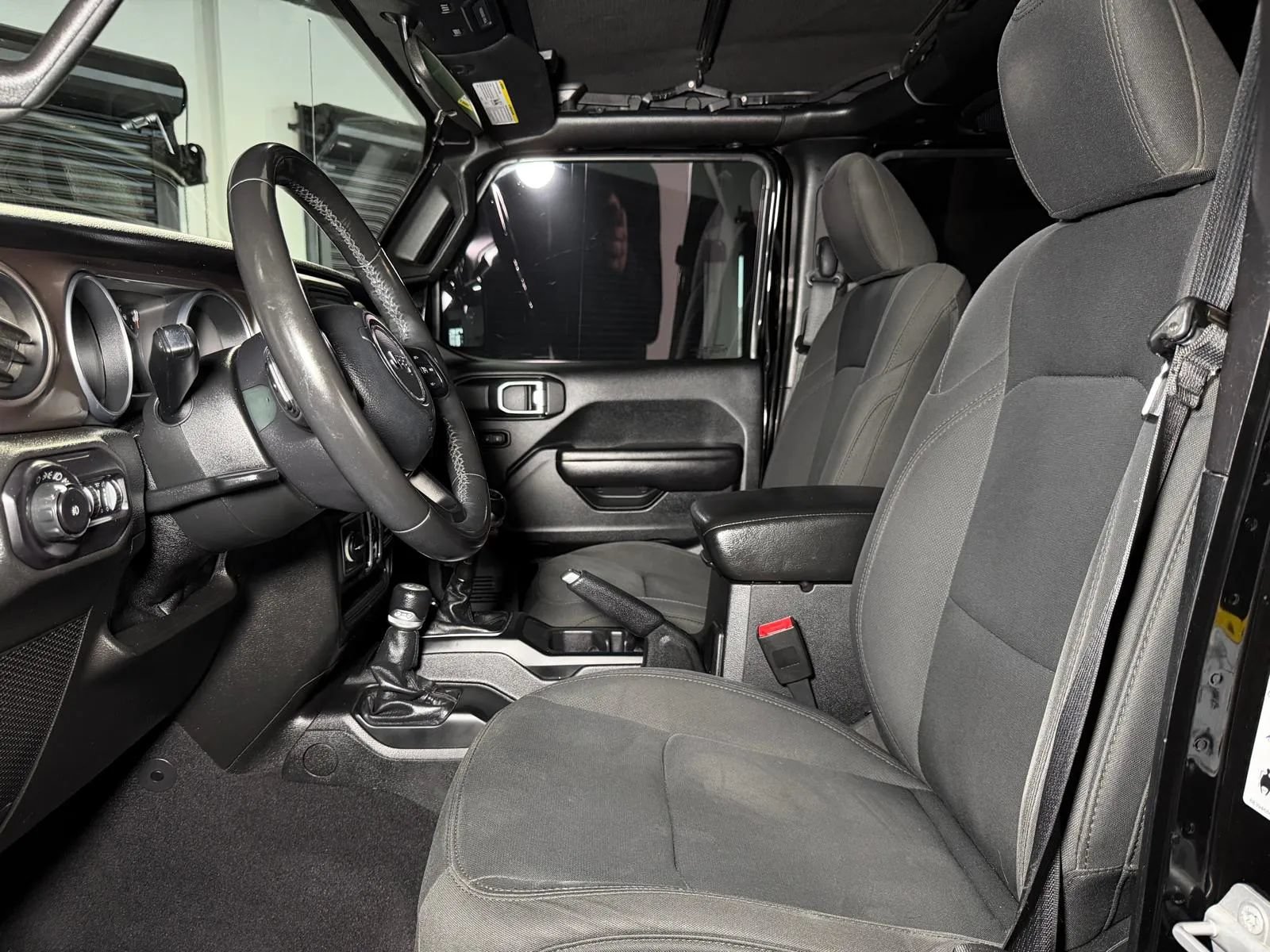 Used 2018 Jeep Wrangler Unlimited Sport S AWD/4WD image 24